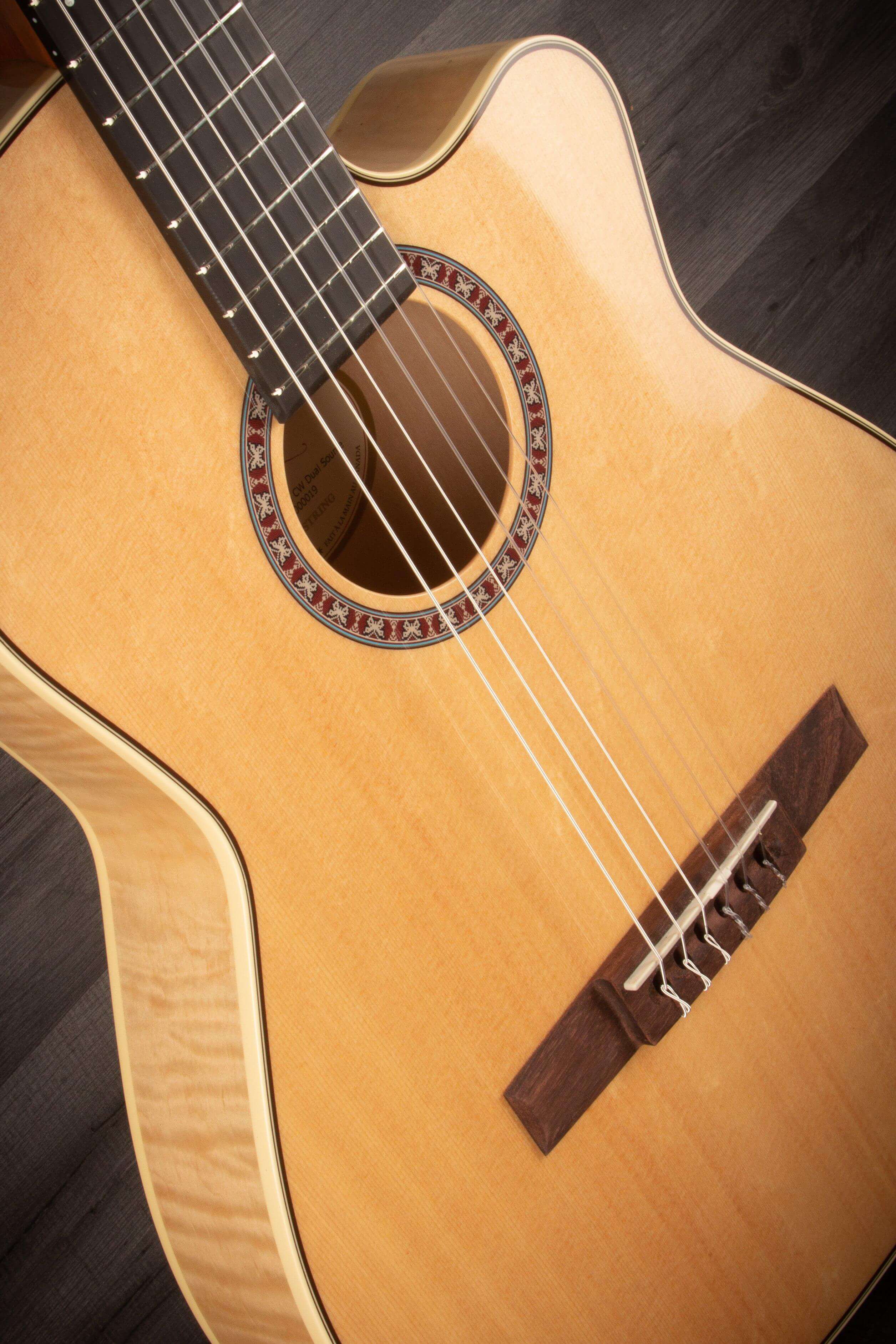 Godin Arena Flame Maple CW Crescent II with Bag