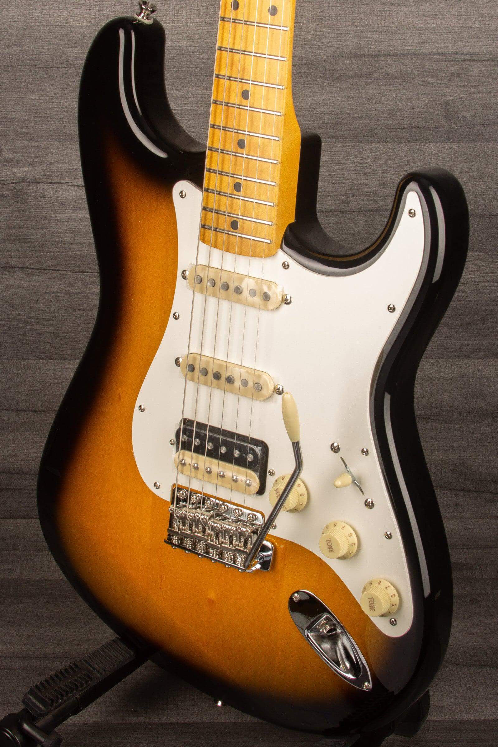 Fender JV Modified '50s Stratocaster®, HSS, Maple Fingerboard, 2 Tone Sunburst