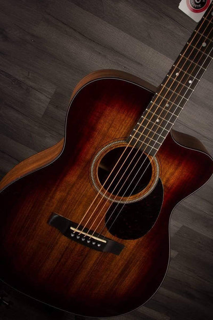Martin OMC-16E Acoustic guitar