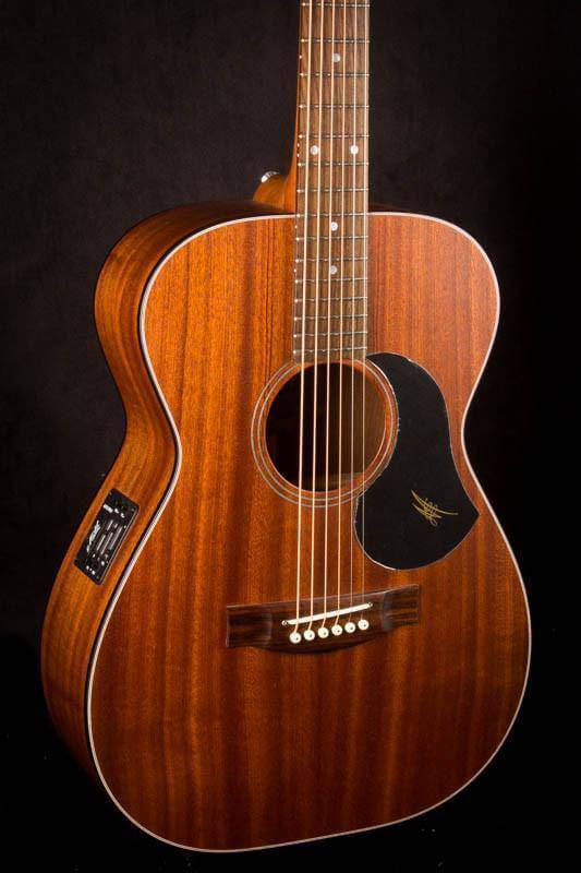 Maton M808