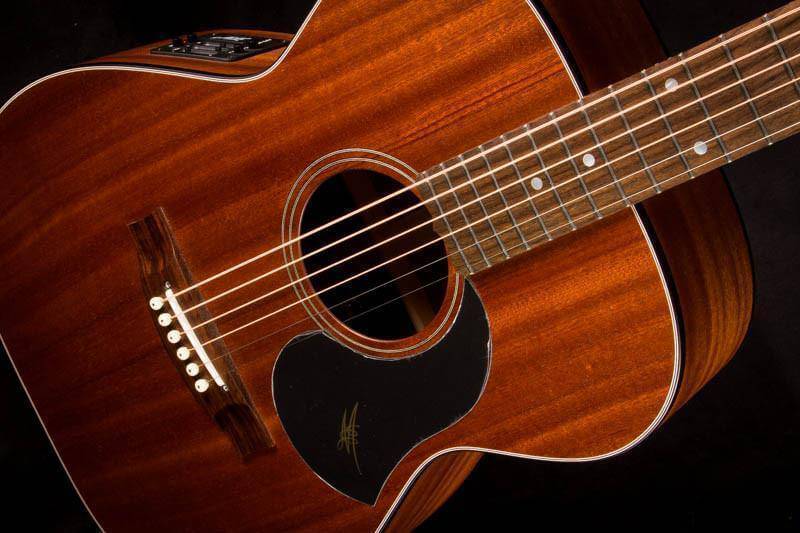 Maton M808