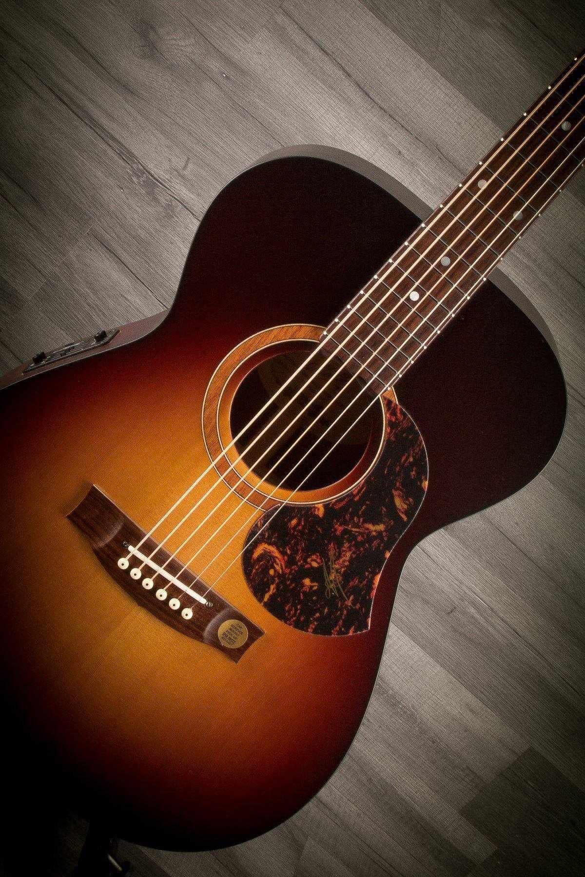 Maton SRS808 Acoustic Guitar With AP5 Pro Pickup System - Sunburst