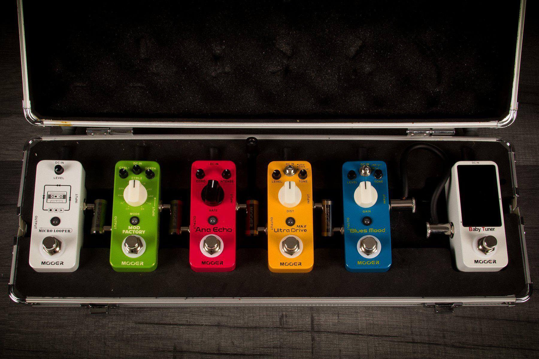 USED - Mooer Pedalboard with Pedals and Power Supply