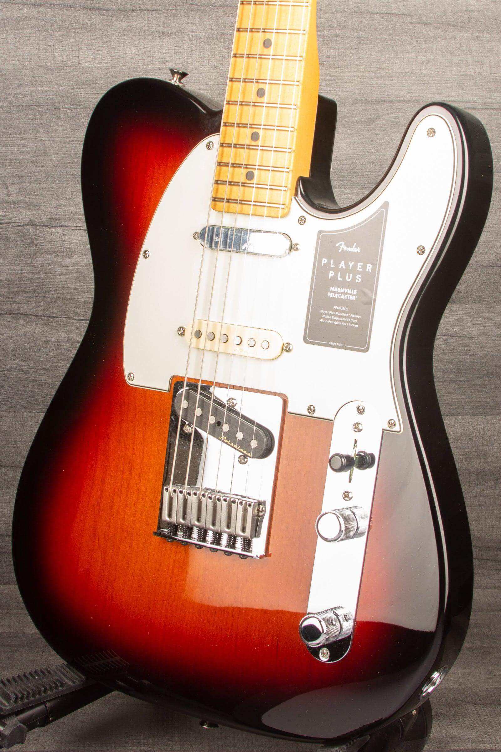 Fender Player Plus Nashville Telecaster MN - Three Tone Sunburst