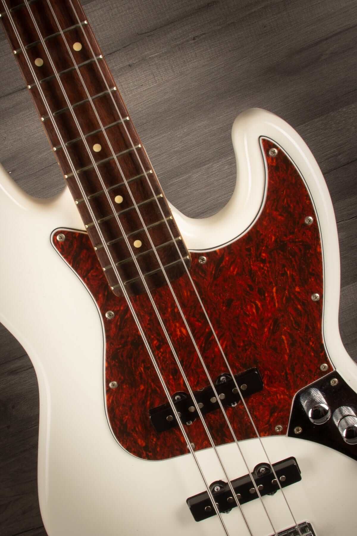 USED - Squier Classic Vibe Jazz Bass 60s Olympic White, inc hard case