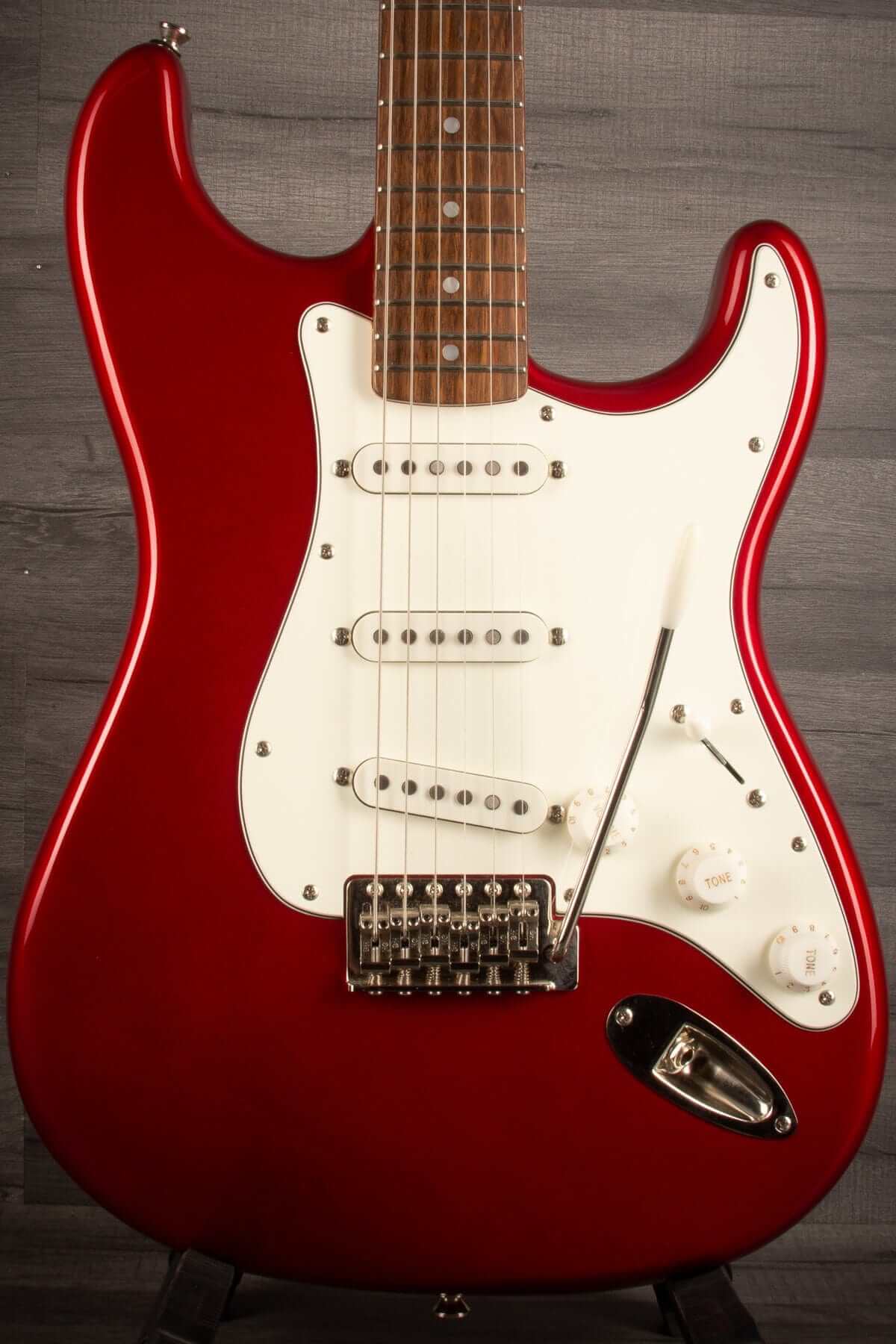 USED - Squier Classic Vibe '60s Stratocaster Candy Apple Red (Highwood saddles)