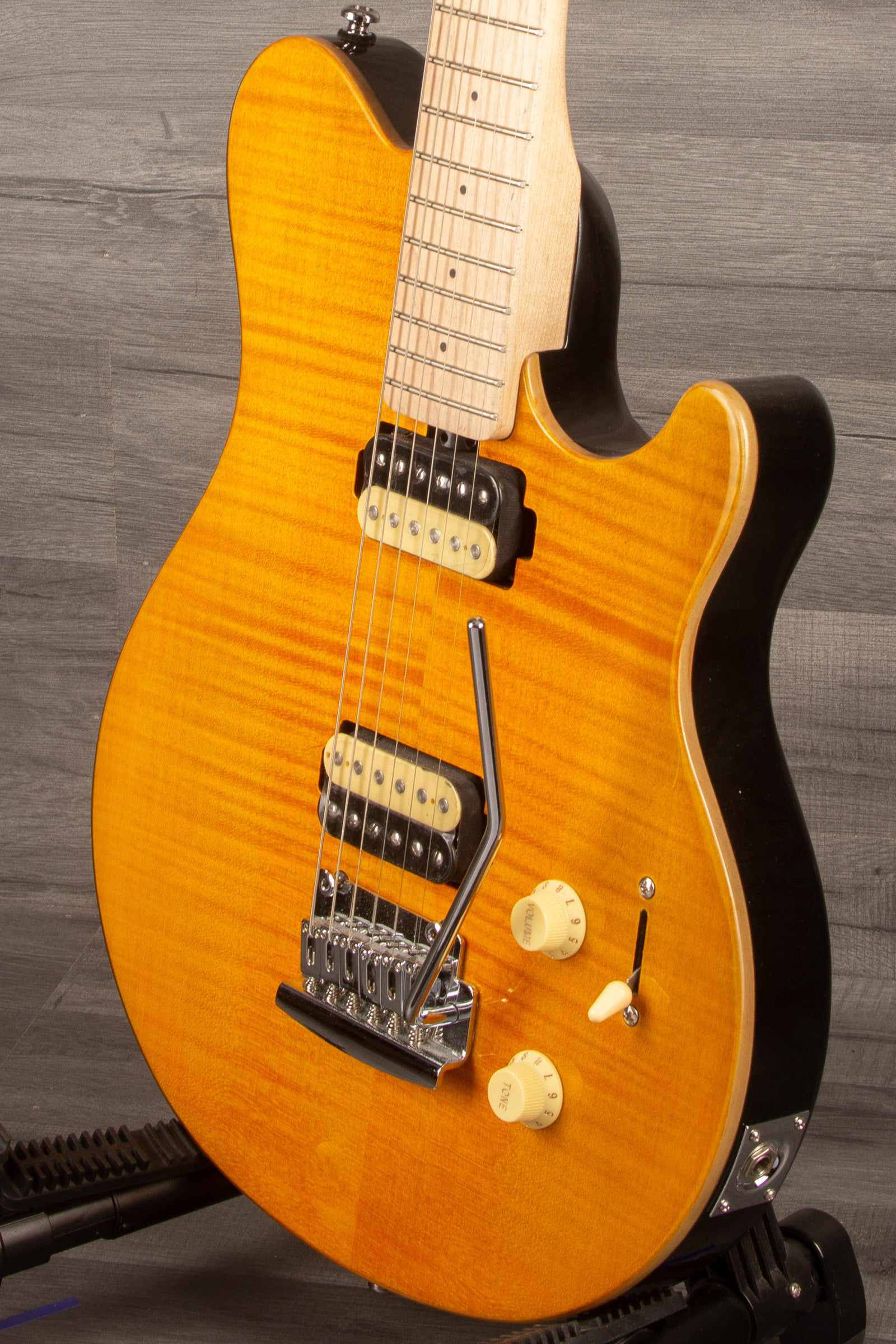 MusicMan Sterling Axis Flame Maple Trans Gold Musicstreet guitar
