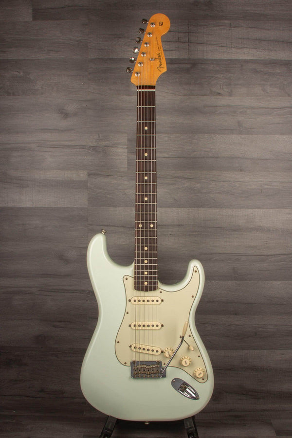 Fender classic player 60s stratocaster sonic blue hotsell