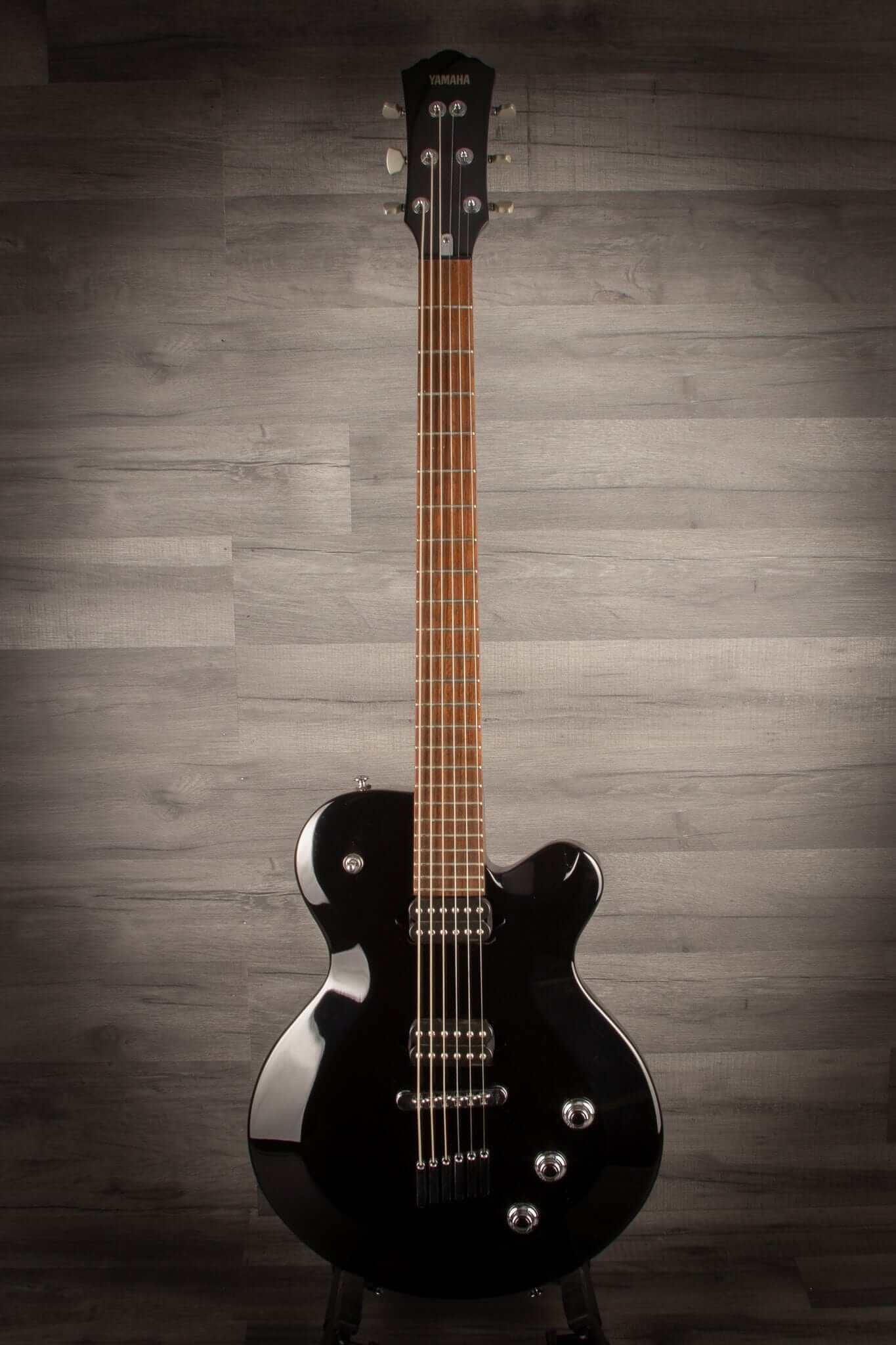 USED - Yamaha AES820D6 BLACK
