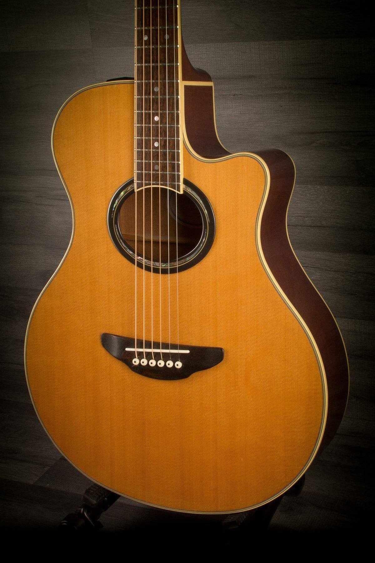 USED - Yamaha APX7 with hard case