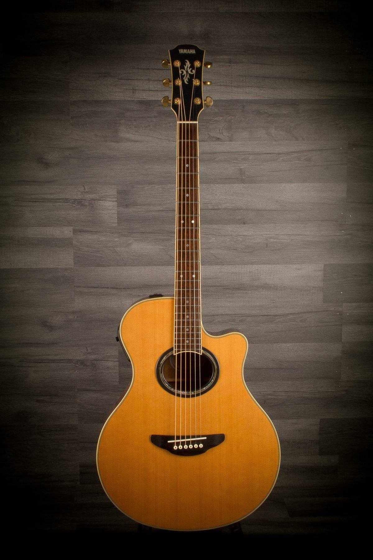 USED - Yamaha APX7 with hard case