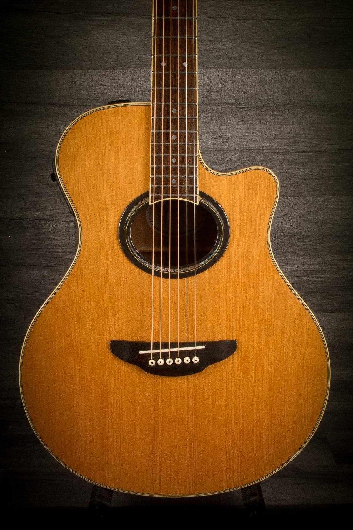 USED - Yamaha APX7 with hard case
