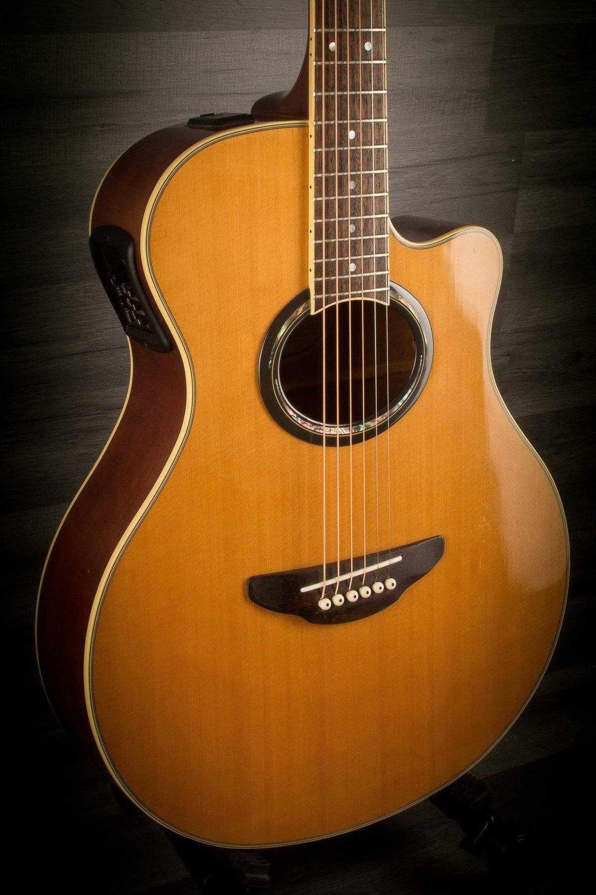 USED - Yamaha APX7 with hard case